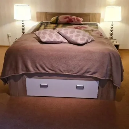 Eifel Doppel-ferienhaus نيدغن