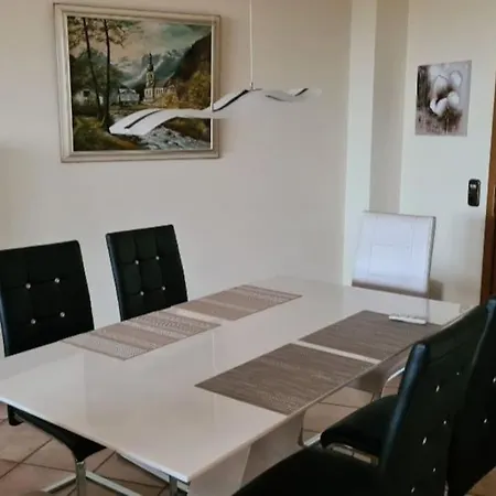Eifel Doppel-ferienhaus نيدغن